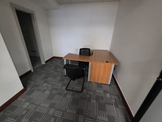 Renta de oficina en nivel medio en zona 14 area centrica Ref-5335 - 4