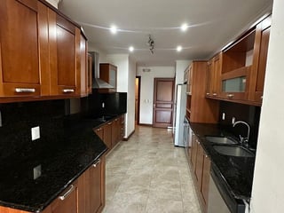Apartamento en Alquiler – Zona 14 Edificio Tadeus - Image 5