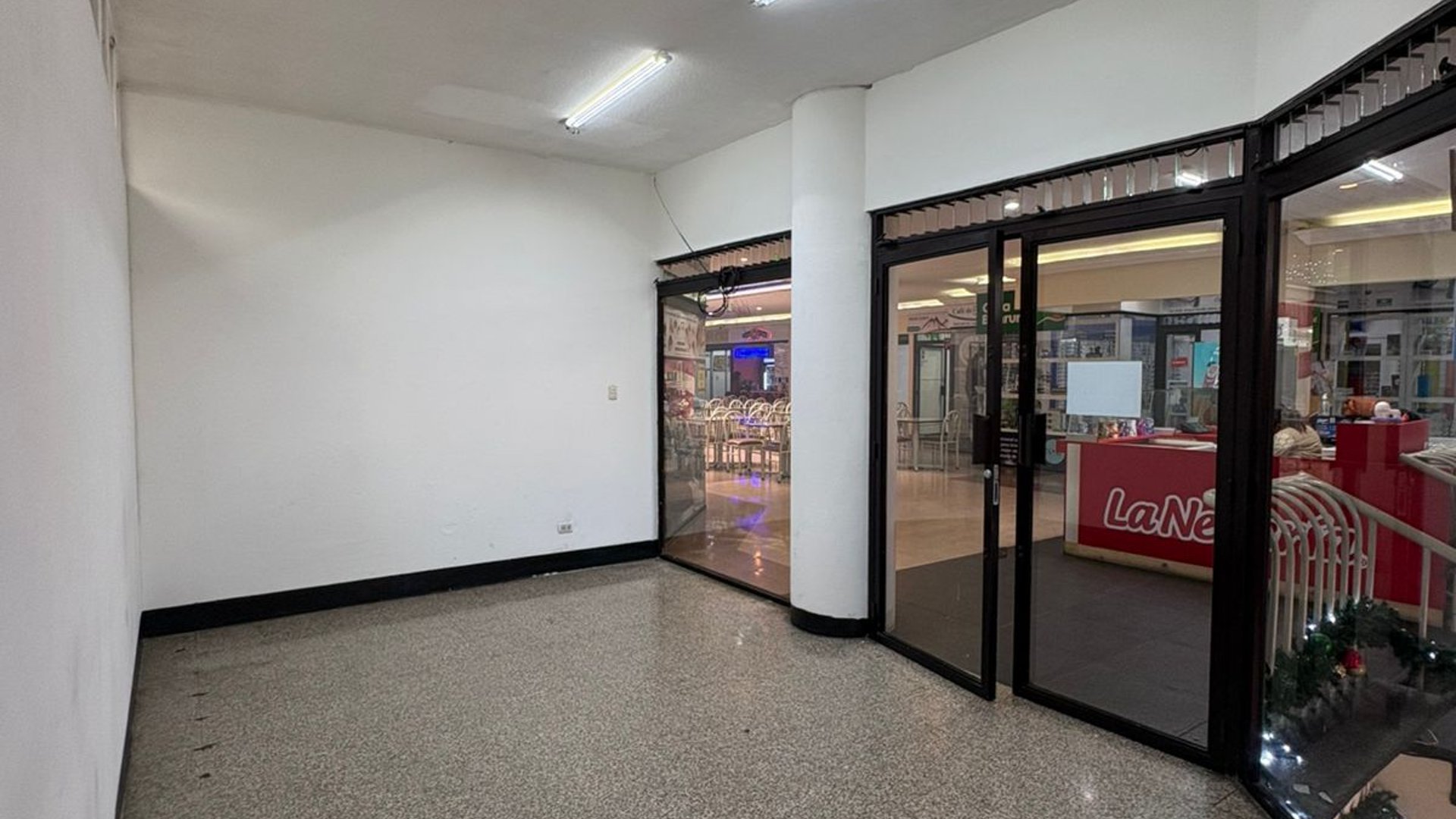 Locales en Alquiler Centro Comercial Real del Parque, zona 1 - Miniatura 10