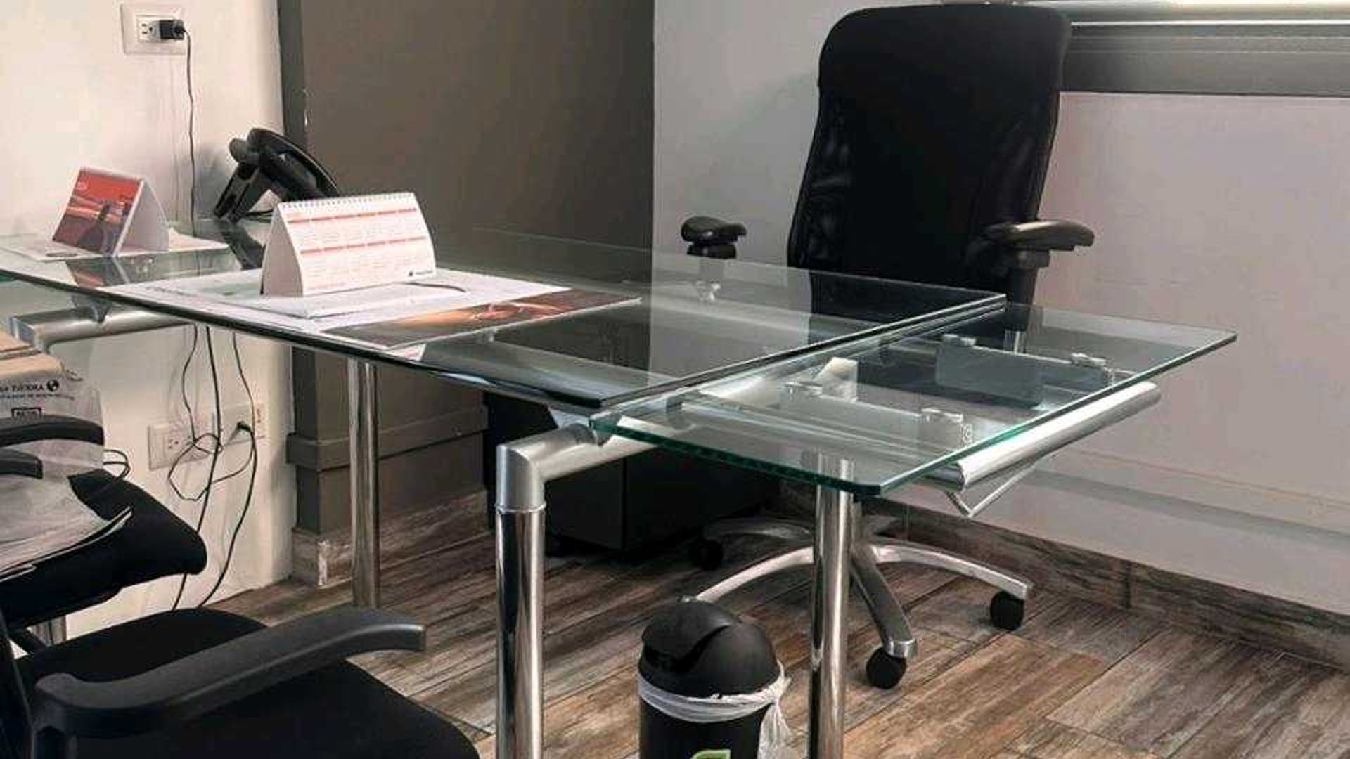 OFICINA PRIVADA EN ALQUILER???? Edificio Pialé, Zona 10 - Miniatura 3