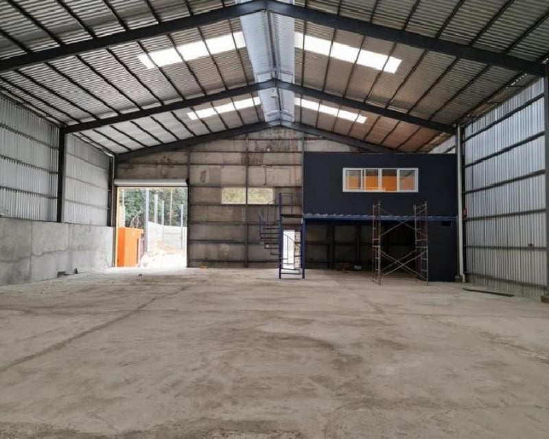 Ofibodega en Alquiler en condominio con garita Z6