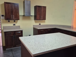 VENDO LUJOSA PROPIEDAD EN ZONA 16 HACIENDA REAL - 4