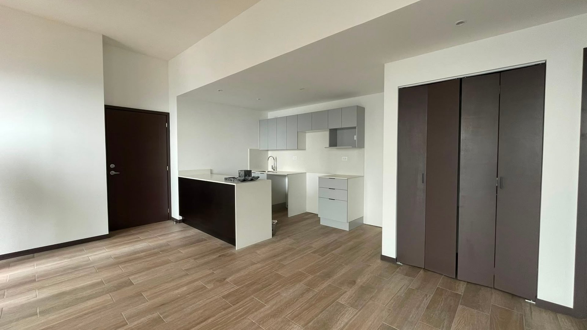 Apartamento con balcon abierto - 2 habitaciones en zona 11 Ref-5960 - Miniatura 3