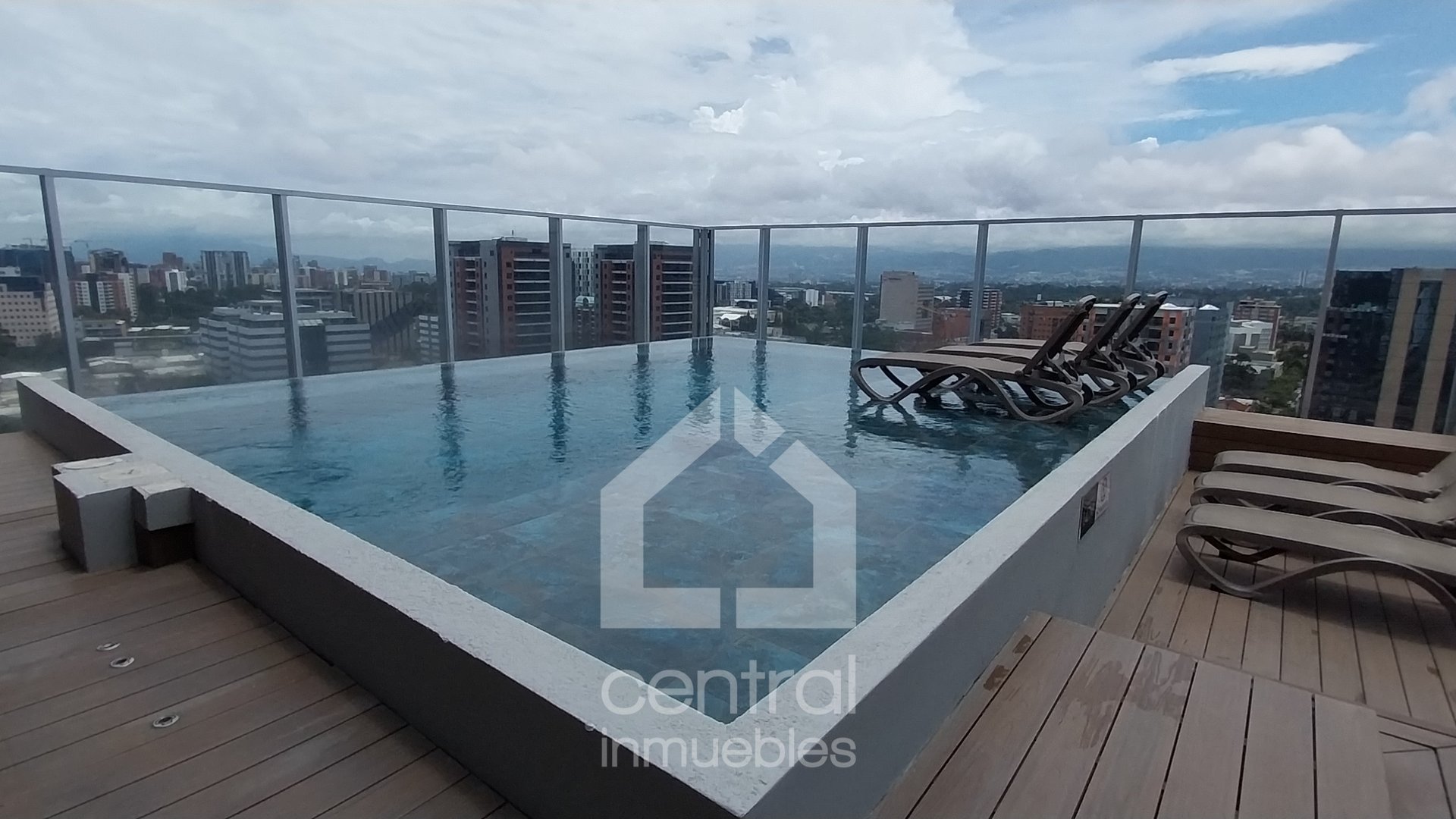 Exclusivo apartamento amueblado en renta en zona 10 - Miniatura 9
