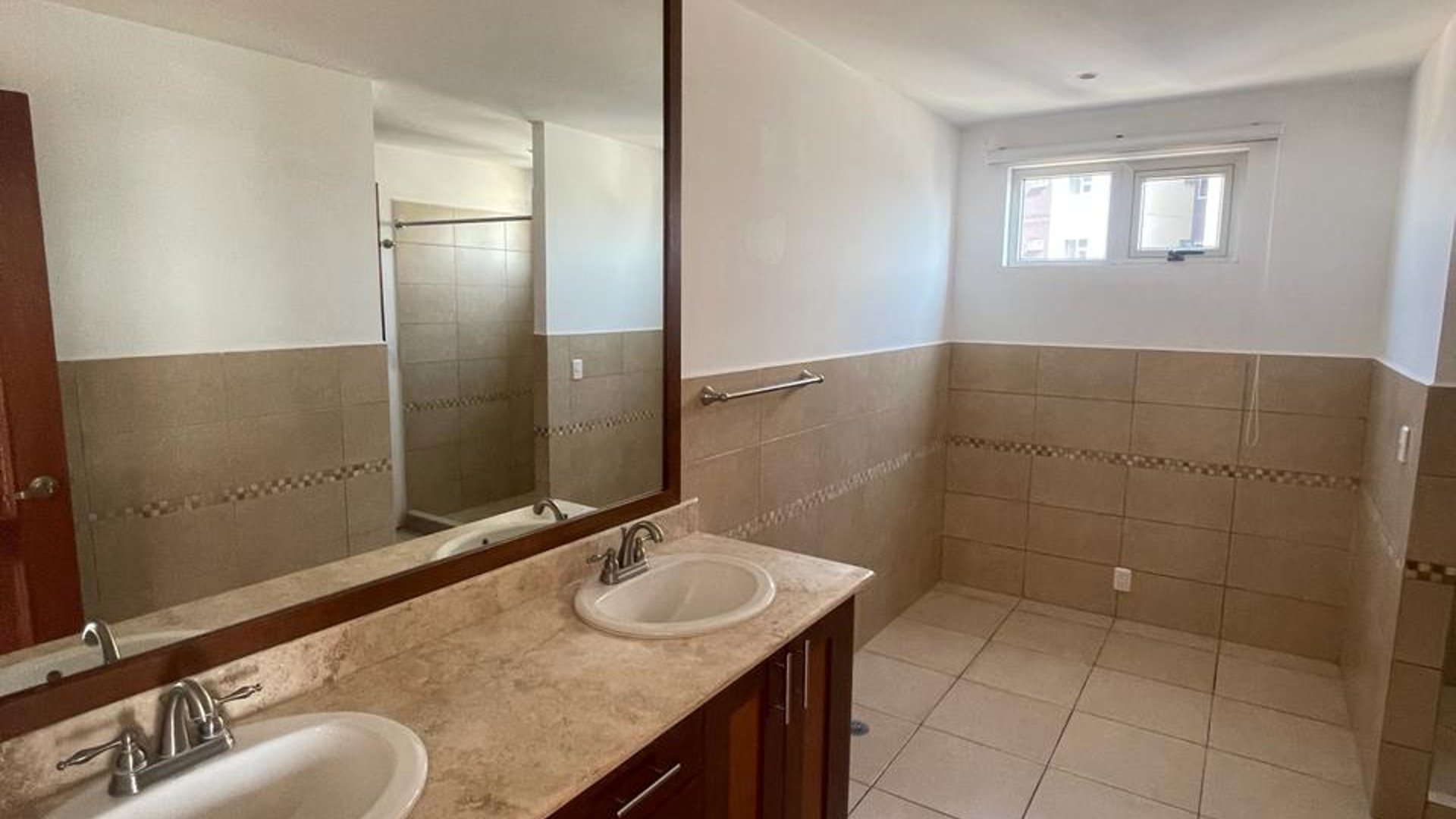 Apartamento en Alquiler Edificio Botticelli II, zona 15 VHII - Miniatura 3
