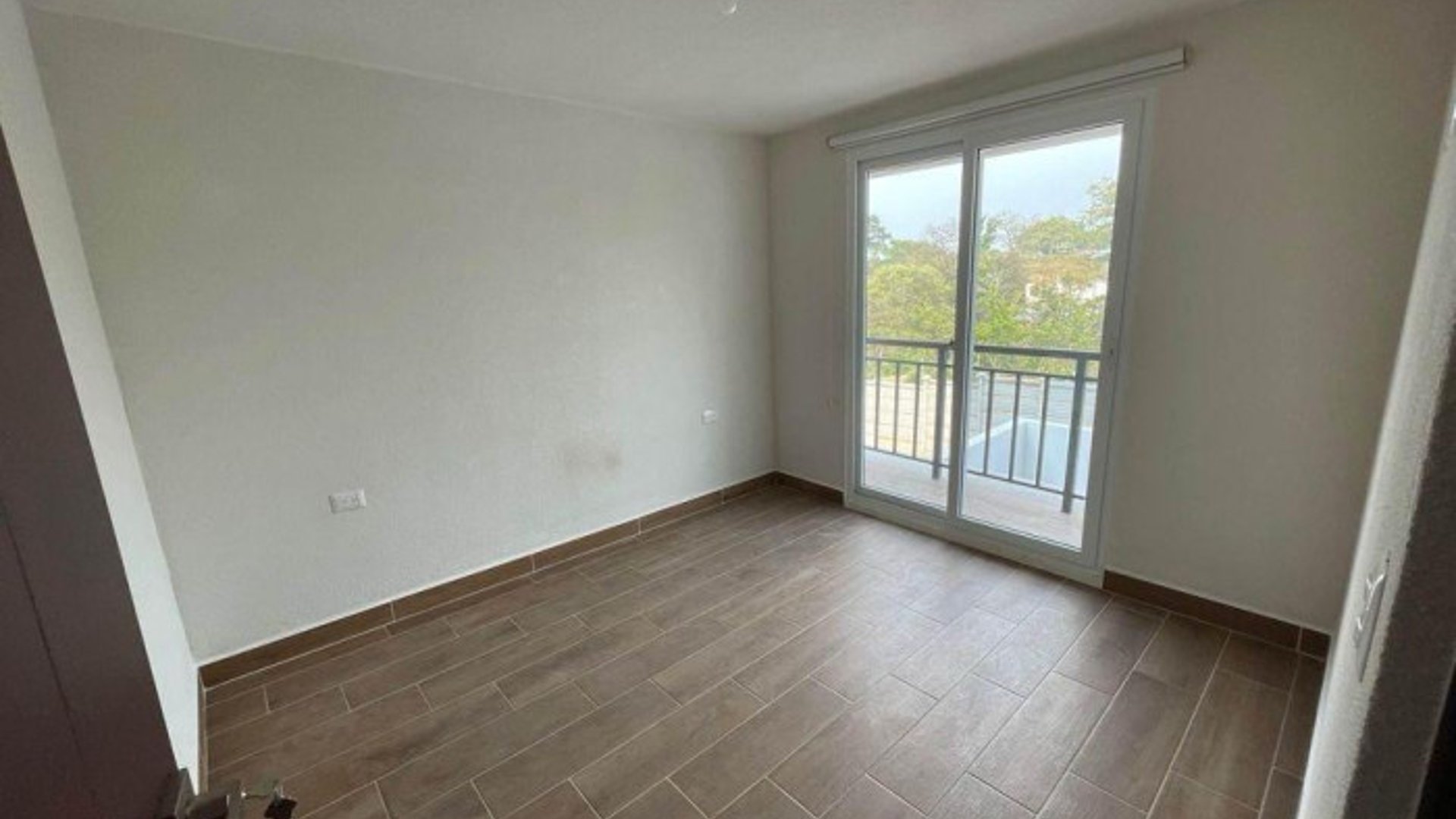 Apartamento en venta en zona 16, Senderos - Miniatura 2