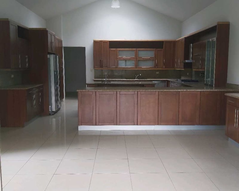 ELEGANTE CASA EN VENTA CASA Y CAMPO - Miniatura 7