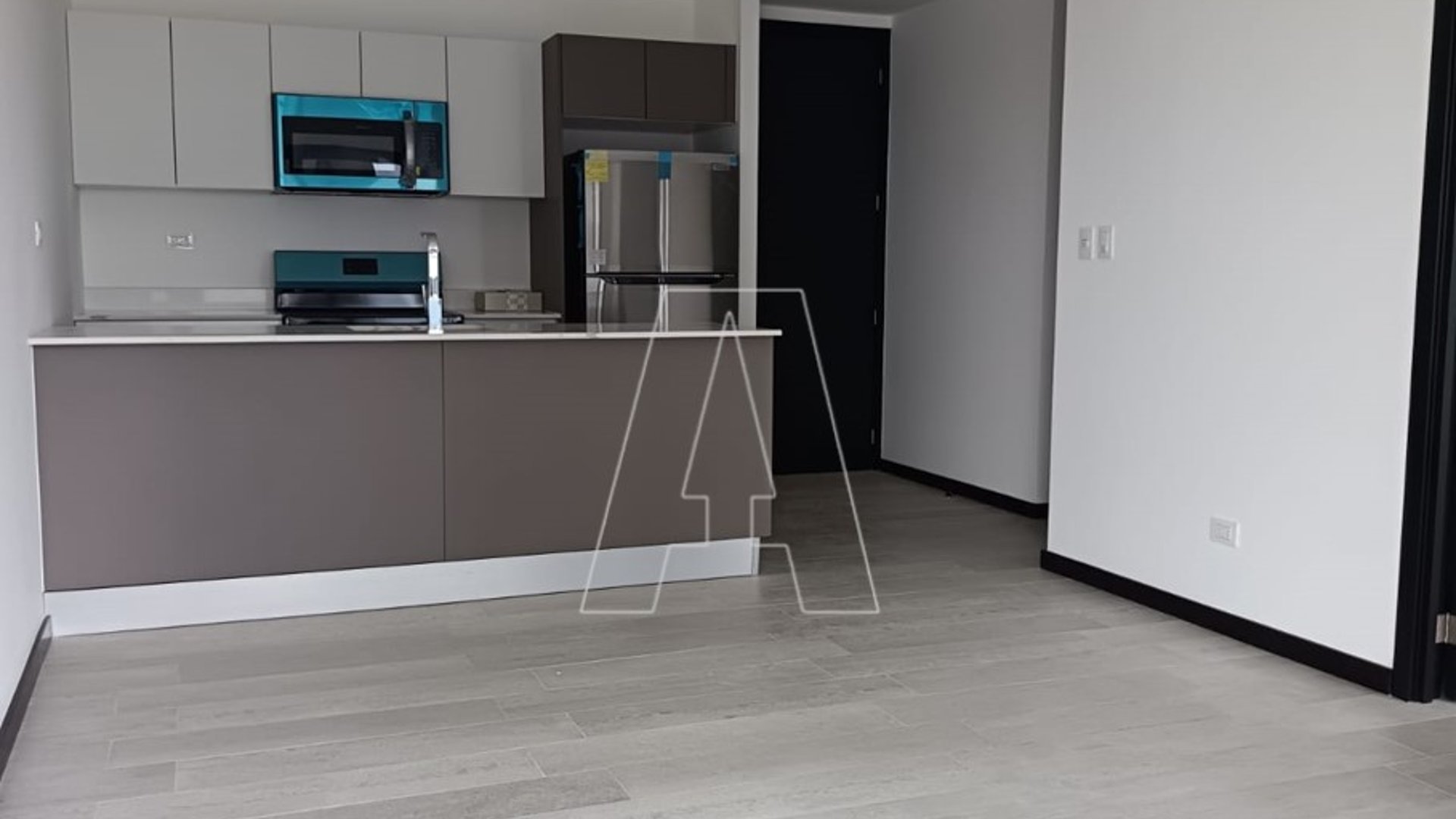 Moderno Apartamento en Renta - Zona 13, Avenida Las Américas - Miniatura 5
