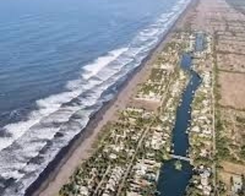 MARINA DEL SUR / Terreno en venta frente a la playa