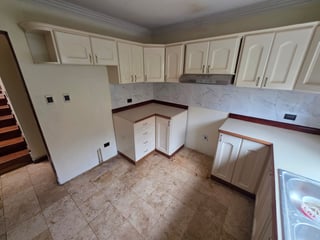 Renta de casa de 4 habitaciones en Santiago de Compostela Ref-5780 - 5