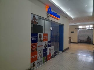 Vendo Local Centro Comercial Los Próceres zona 10 - 2