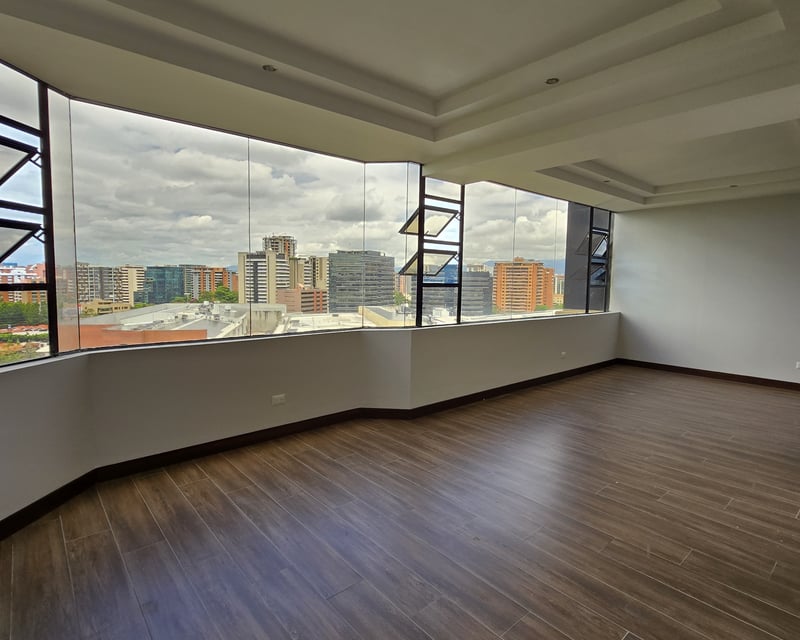 Apartamento en Zona 10 en venta REMODELADO