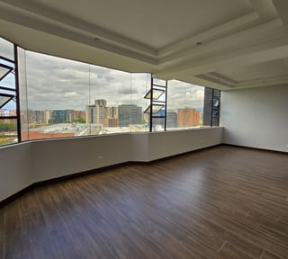 Apartamento en Zona 10 en venta REMODELADO