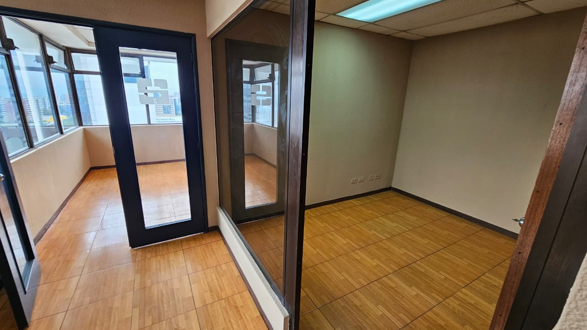 Oficina en Renta en Edificio Reforma Montufar, zona 10 - Miniatura 11