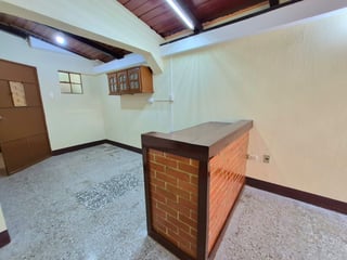 RENTA Propiedad con 2 Apartamentos en Zona 18 Colonia Atlántida - 4