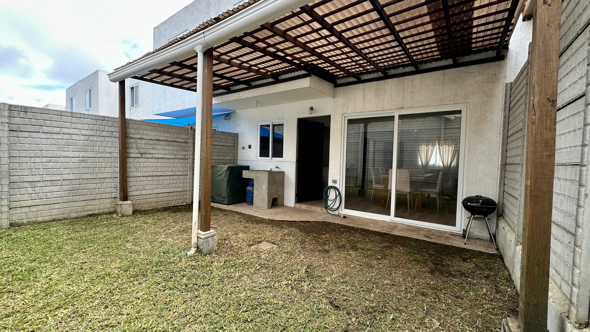 Moderna Casa de 2 Niveles en Venta, San José Pinula | Q675,000 - Miniatura 2