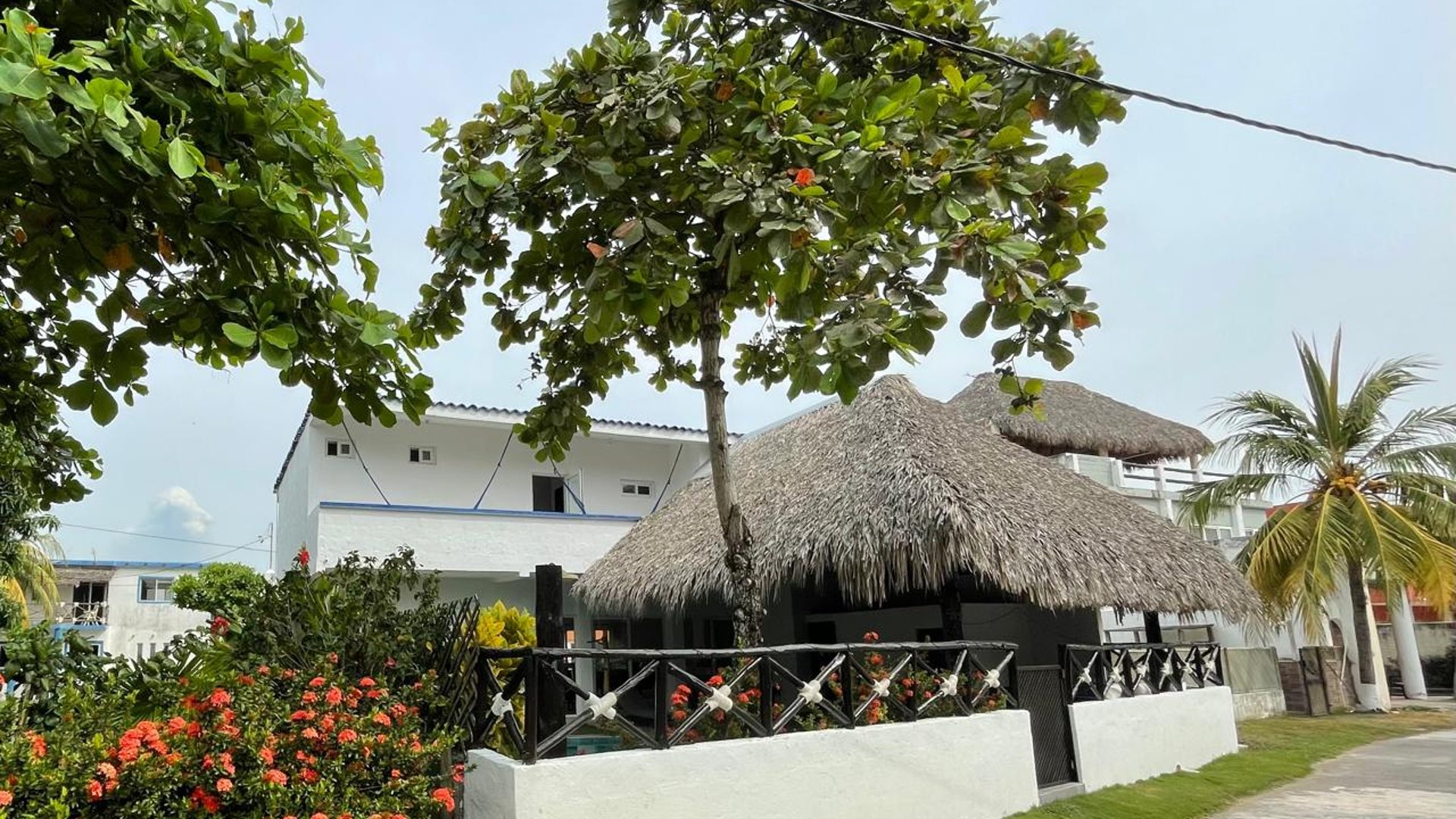 CASA DE PLAYA EN CONDOMINIO CASA DEL PACÍFICO – CARRETERA A MONTERRICO