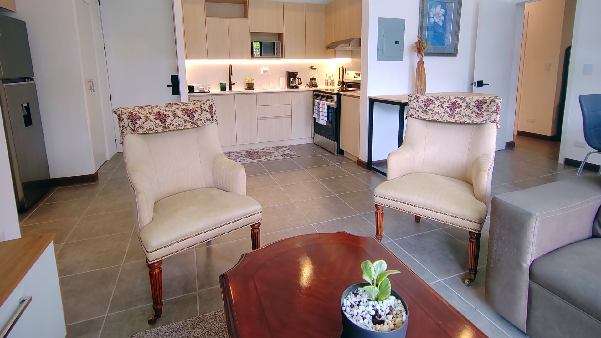 APARTAMENTO AMUEBLADO P/ESTRENAR,  EDIF. QUINCE ESQUINA, ZONA 15 - Miniatura 4