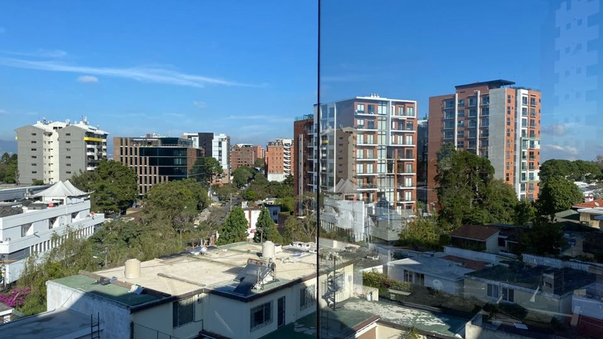 Apartamento amplio en Renta Zona 15, cerca de Metro15 - Miniatura 10