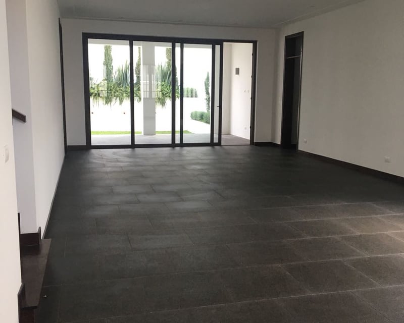 Hermosa casa con jardín en venta Cayalá, zona 16