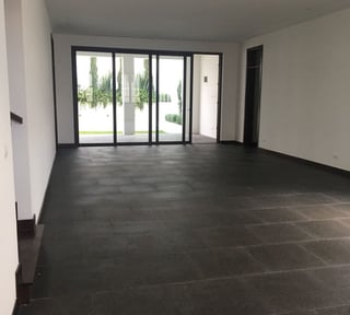 Hermosa casa con jardín en venta Cayalá, zona 16