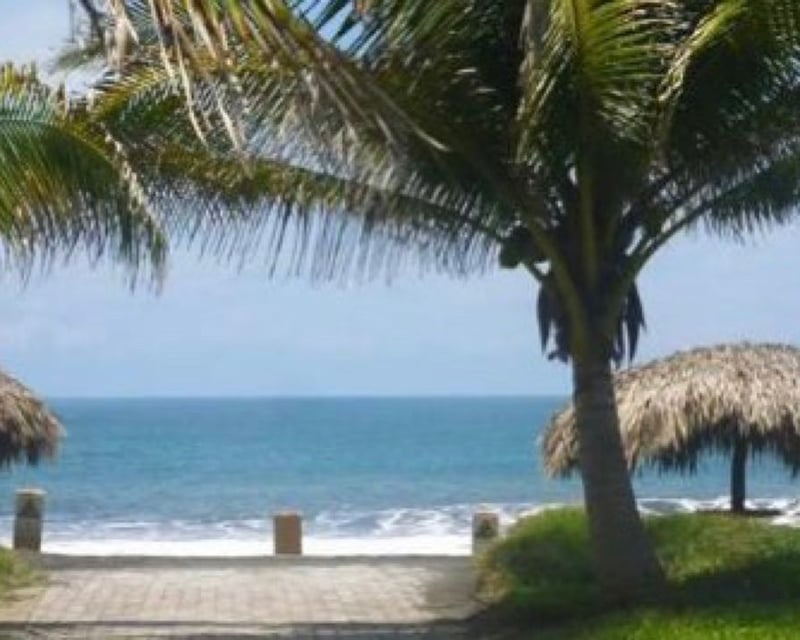 CASA DE PLAYA EN RENTA, EN MONTERRICO