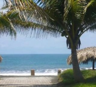CASA DE PLAYA EN RENTA, EN MONTERRICO