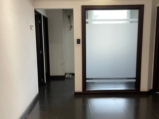 Oficina en renta zona 10 - 4