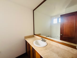 ALQUILER DE AMPLIO Y LINDO APARTAMENTO - BOTTICELLI, ZONA 15 - 2