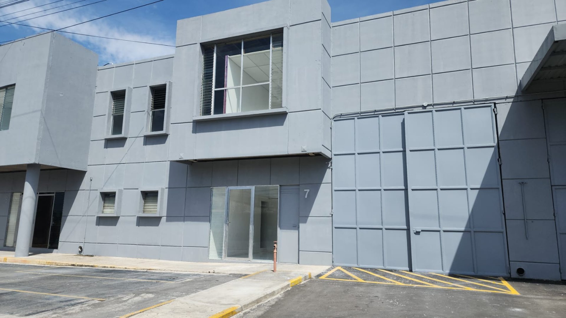 OFIBODEGA EN COMPLEJO ZONA 6 DE VILLA NUEVA