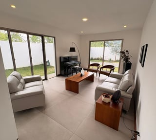 Casa en venta en San José Pinula con diseño Moderno
