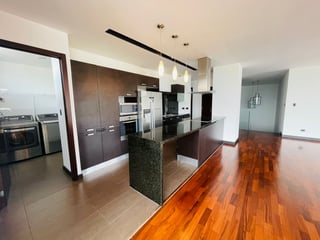 VENTA DE HERMOSO PENTHOUSE - MIDORI, ZONA 15 - 4