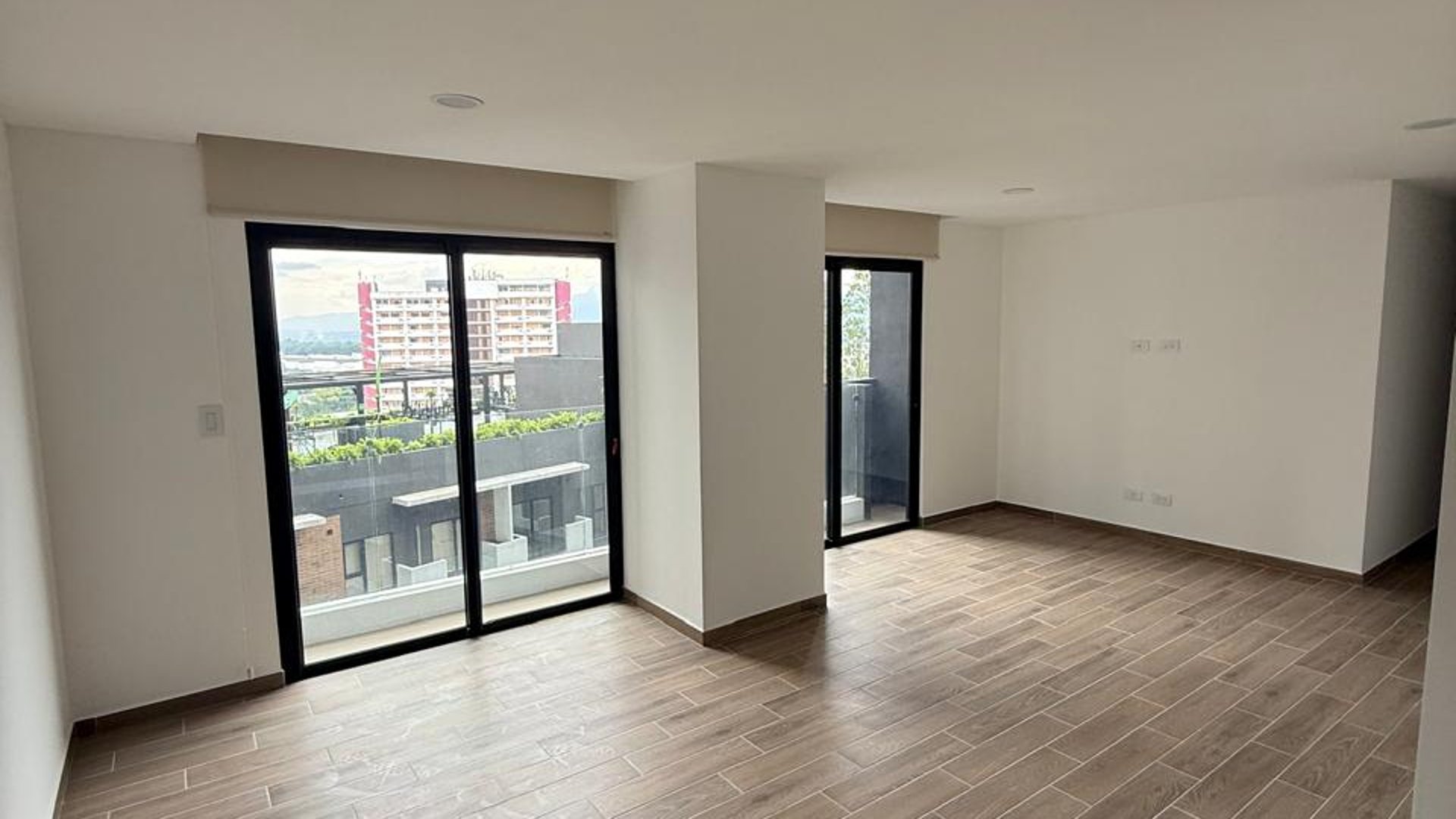 Apartamento en Alquiler Edificio Parque 14, zona 14  - Miniatura 5