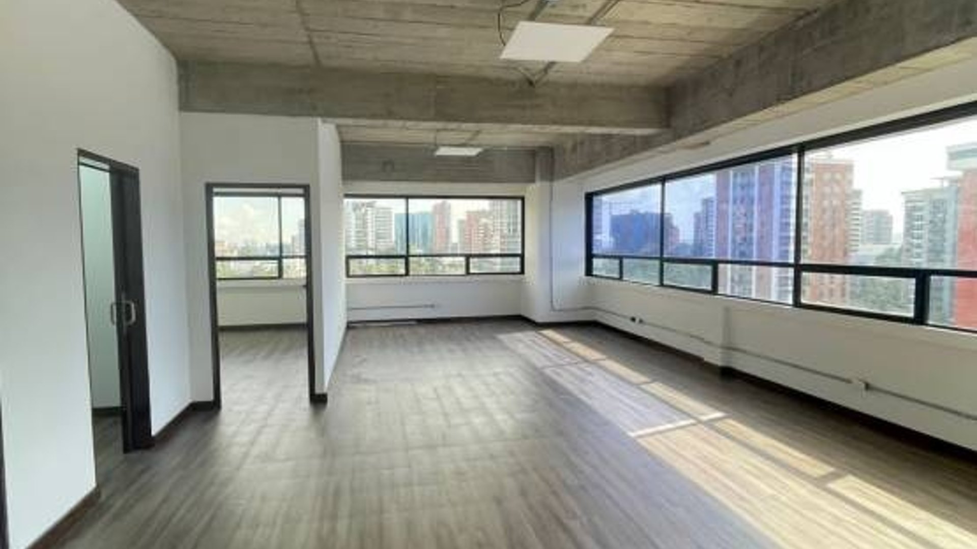 Oficina en Renta, Zona 10 (R7722) - Miniatura 2