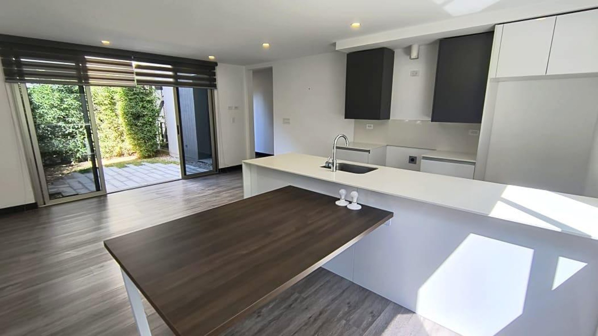 Apartamento con jardín en venta de 2 habitaciones en Z13 Ref-5563