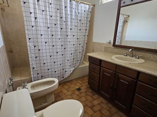 CASA PARA OFICINAS EN RENTA ZONA 14, CERCA DE LA CAÑADA - 2
