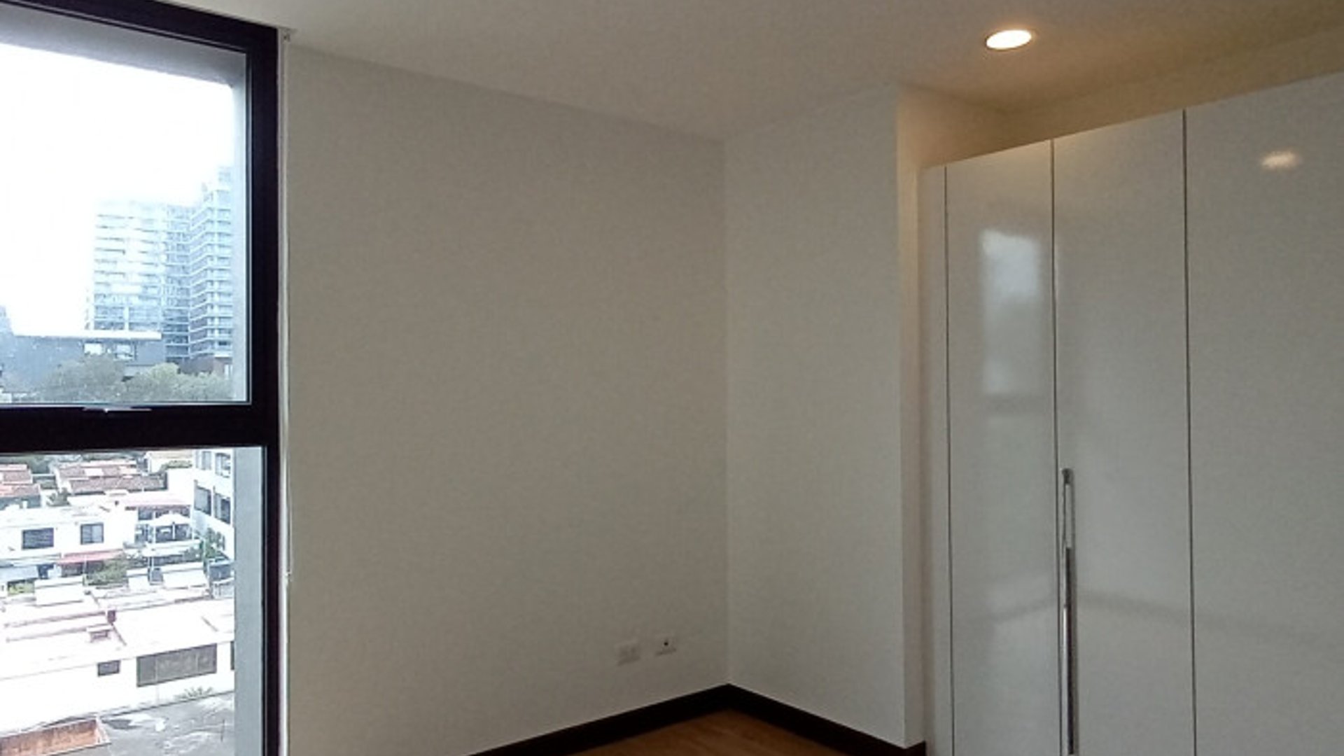 Apartamento en renta en zona 15 - Miniatura 3