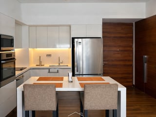 Modern 1-Bedroom Apartment with Parking in Zone 10, Guatemala City | $1325 Rent - Image 3