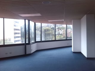 Oficina en renta en Zona 10 - 4