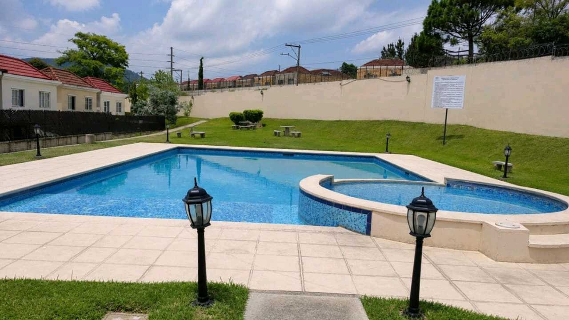 CASA EN VENTA ???? Condado San Nicolás, Mixco - Miniatura 16
