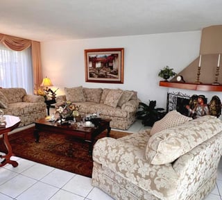 CASA EN VENTA – ÁREA RESIDENCIAL POR SAN LÁZARO | ZONA 15