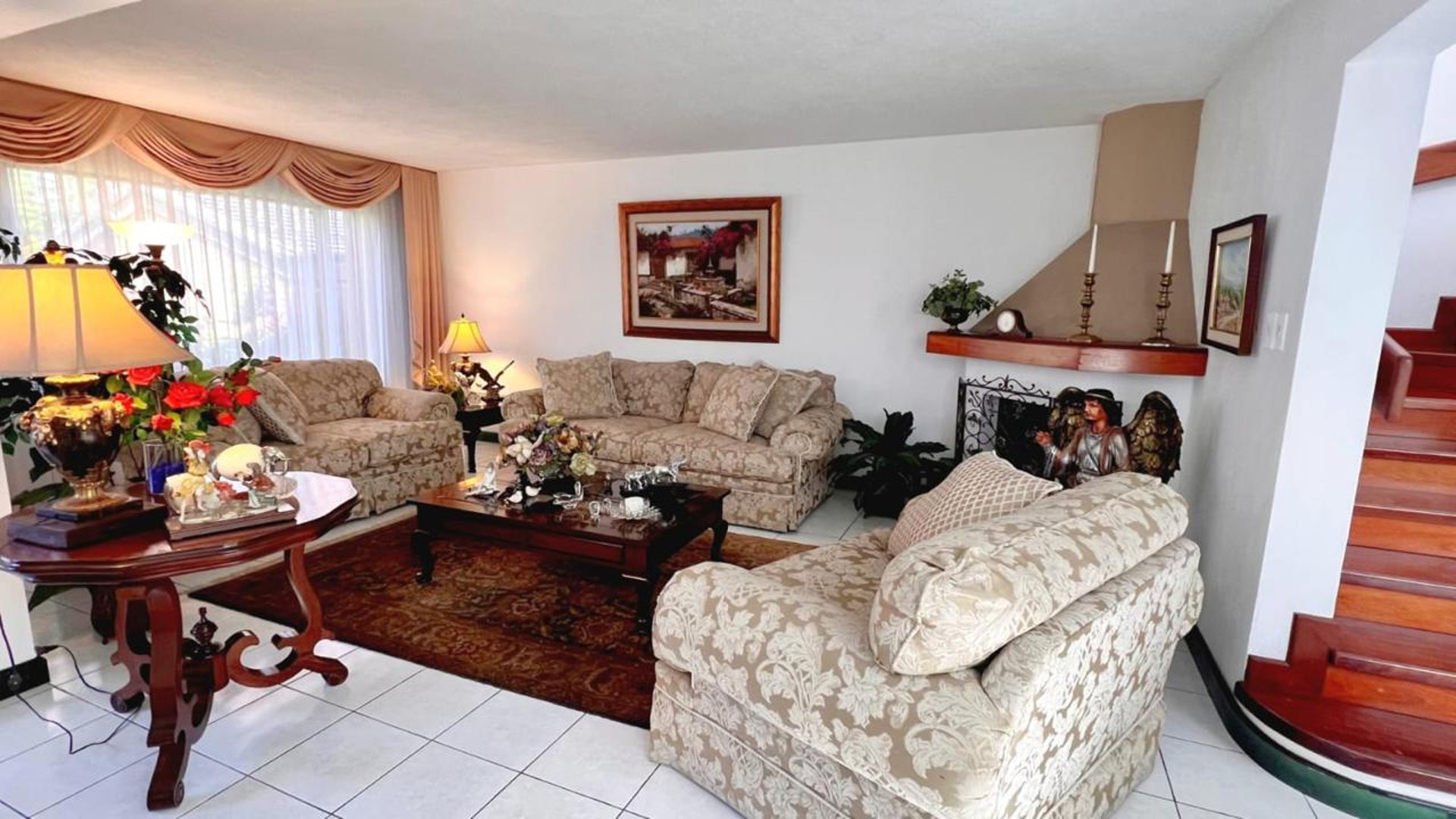 CASA EN VENTA – ÁREA RESIDENCIAL POR SAN LÁZARO | ZONA 15