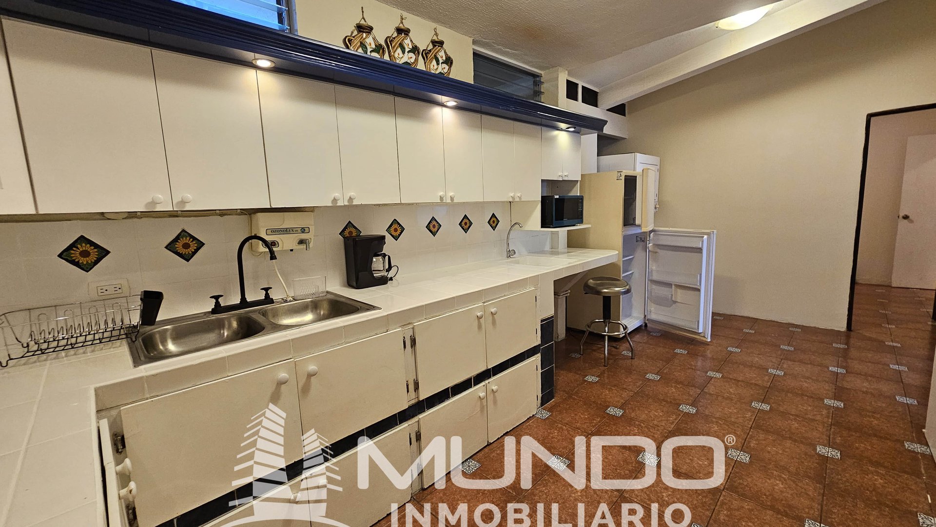 APARTAMENTO AMUEBLADO EN RENTA EN ZONA 9 - Miniatura 5