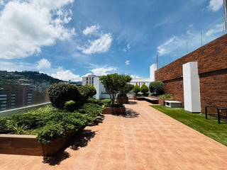 Venta de Hermoso Apartamento - Ikaria, Zona 15 - Image 24