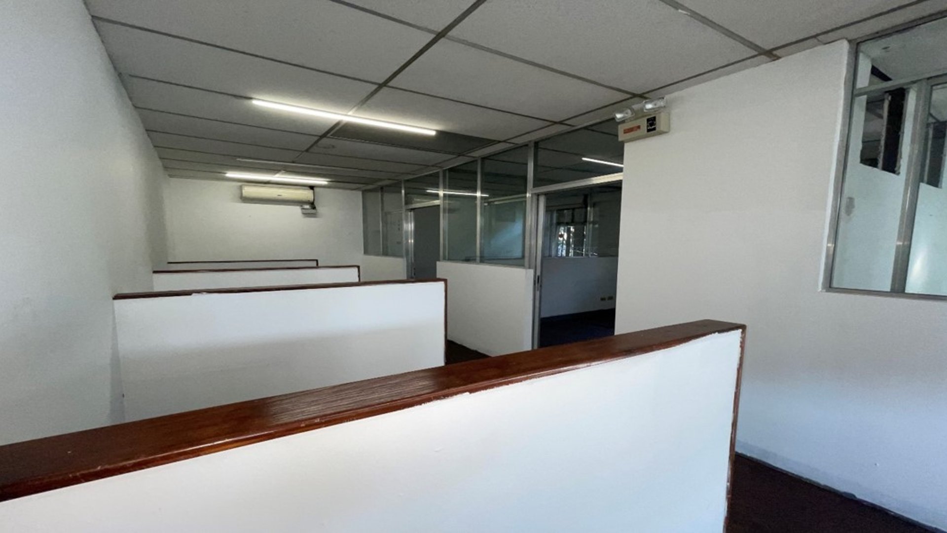 Edificio de oficinas en venta y renta, Zona 9 - Miniatura 4