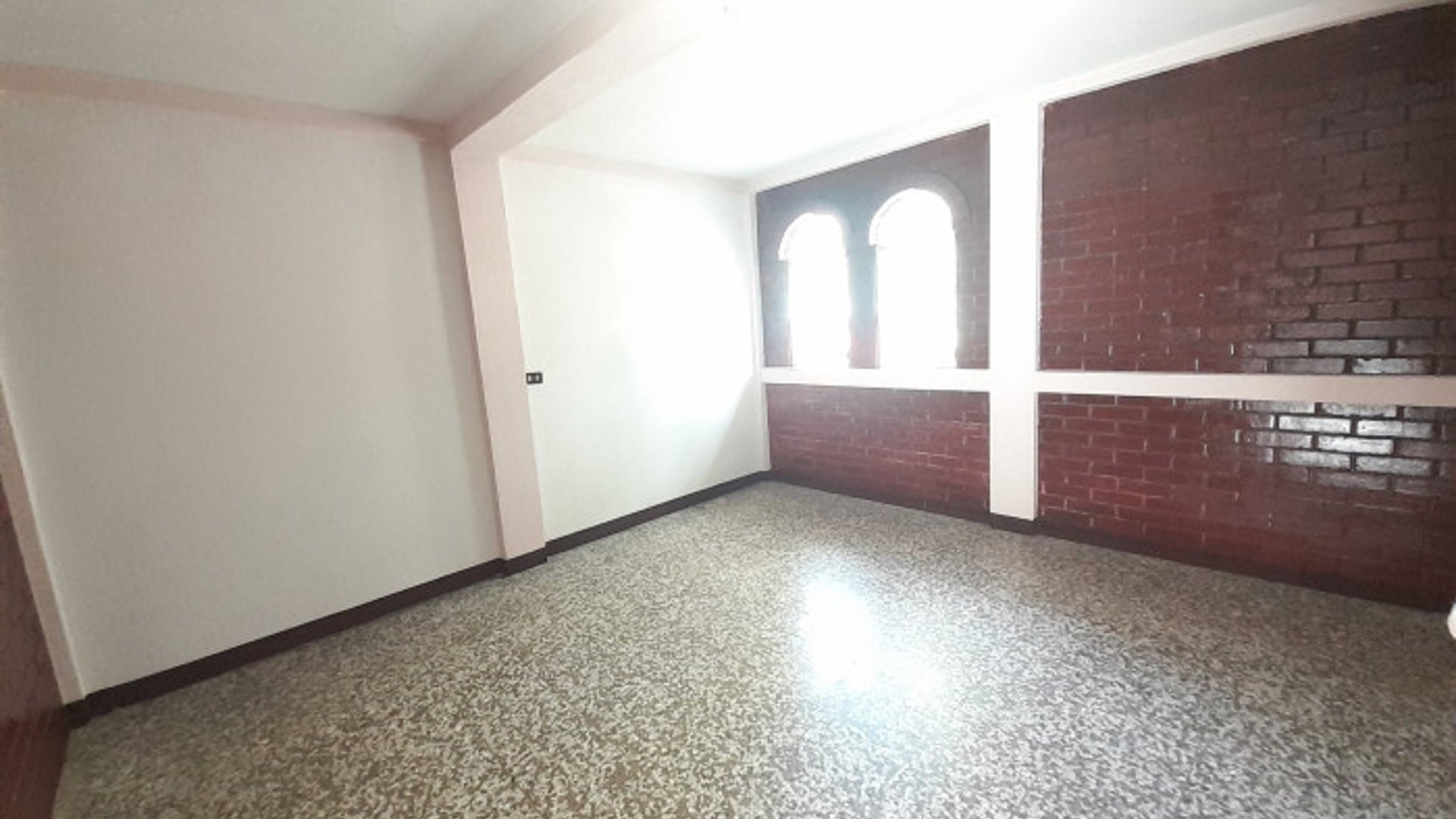 Propiedad En Venta con 4 Apartamentos Zona 3 Mixco - Miniatura 7