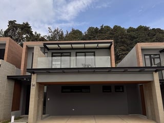 Casa en Renta en Lugana de San Isidro, Zona 16 - 2