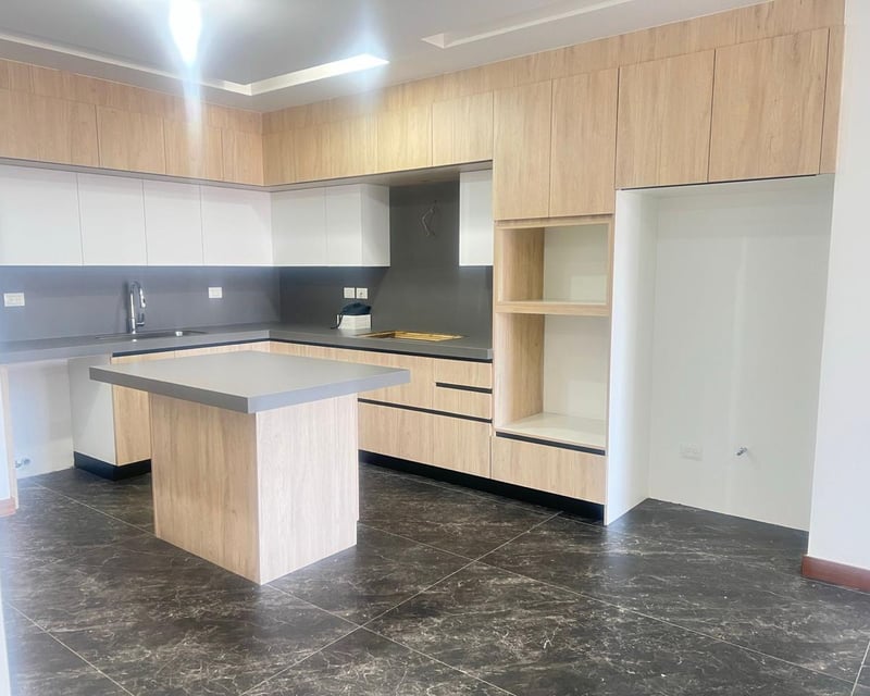 Apartamento en venta en nivel alto de 3 habitaciones en Z10 Ref-5556
