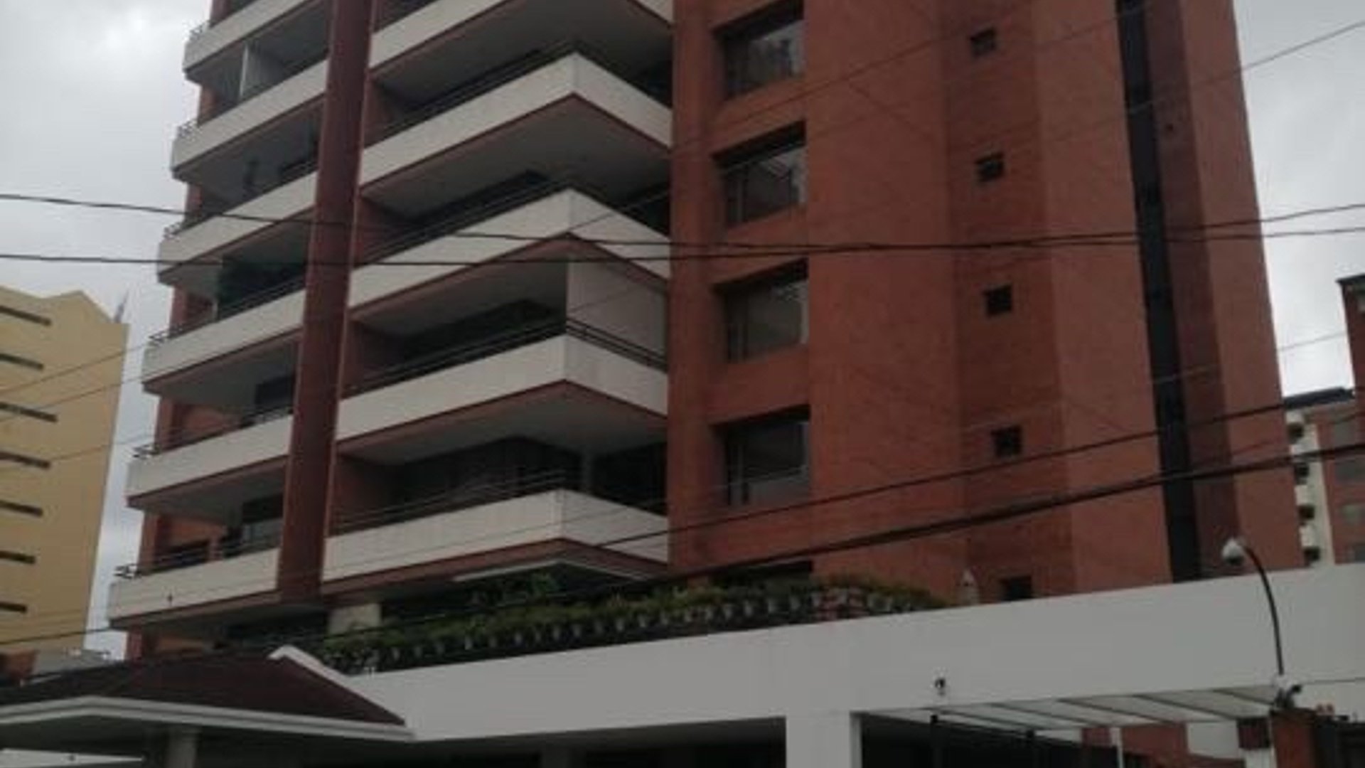 Vendo Apartamento en Zona 14 Edificio Residenza - Miniatura 13