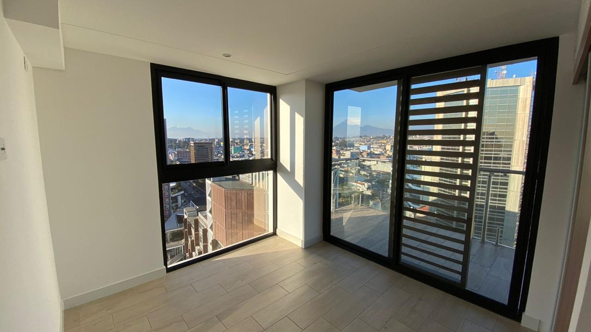 VENTA Ó ALQUILER DE MODERNO Y AMPLIO APARTAMENTO - QUO, ZONA 04 - Miniatura 10